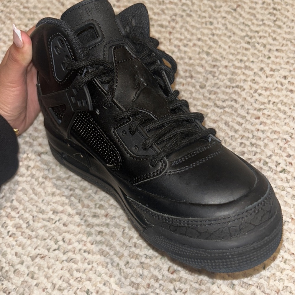 6 youth black jordan’s (never been worn) - Picture 4 of 5